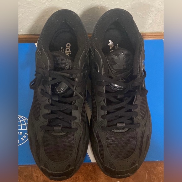 Adidas Astir in Black Womens 7.5 - Picture 4 of 5